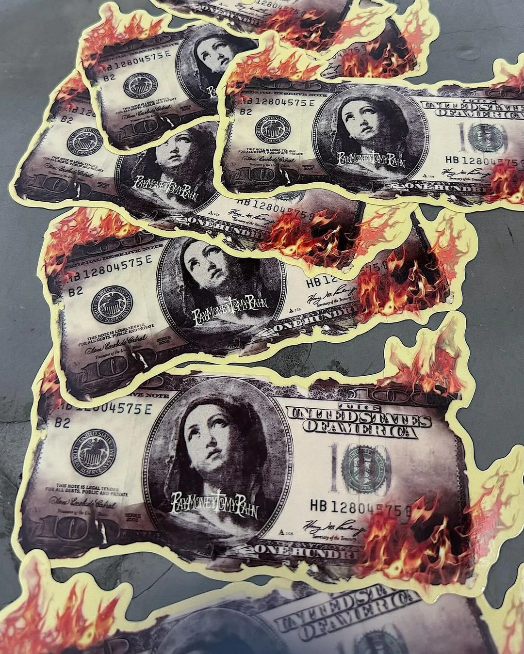 SAINT Mxxxxxx × PAY MONEY TO MY PAIN PTP_HOODIE/BRAND MONEY/BLK Co-branded PTP Virgin Mary dollar hoodie Washed black S-XL Assute dyeing The whole piece is sprayed with horse fade Mold customization joint main mark/washed mark Factory four-needle and six-thread workmanship No bone seams More comfortable to wear Repeated modification of proofing Authentic grade crack printing VINTAGE value is full